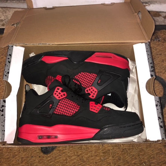 thunder red jordan 4